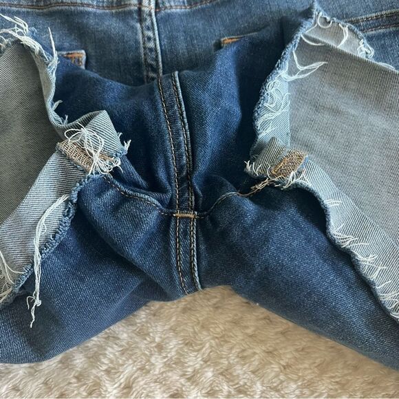 High-Rise Denim Shorts in Danny Wash: TENCEL™ Denim Edition 32 - Picture 6 of 10